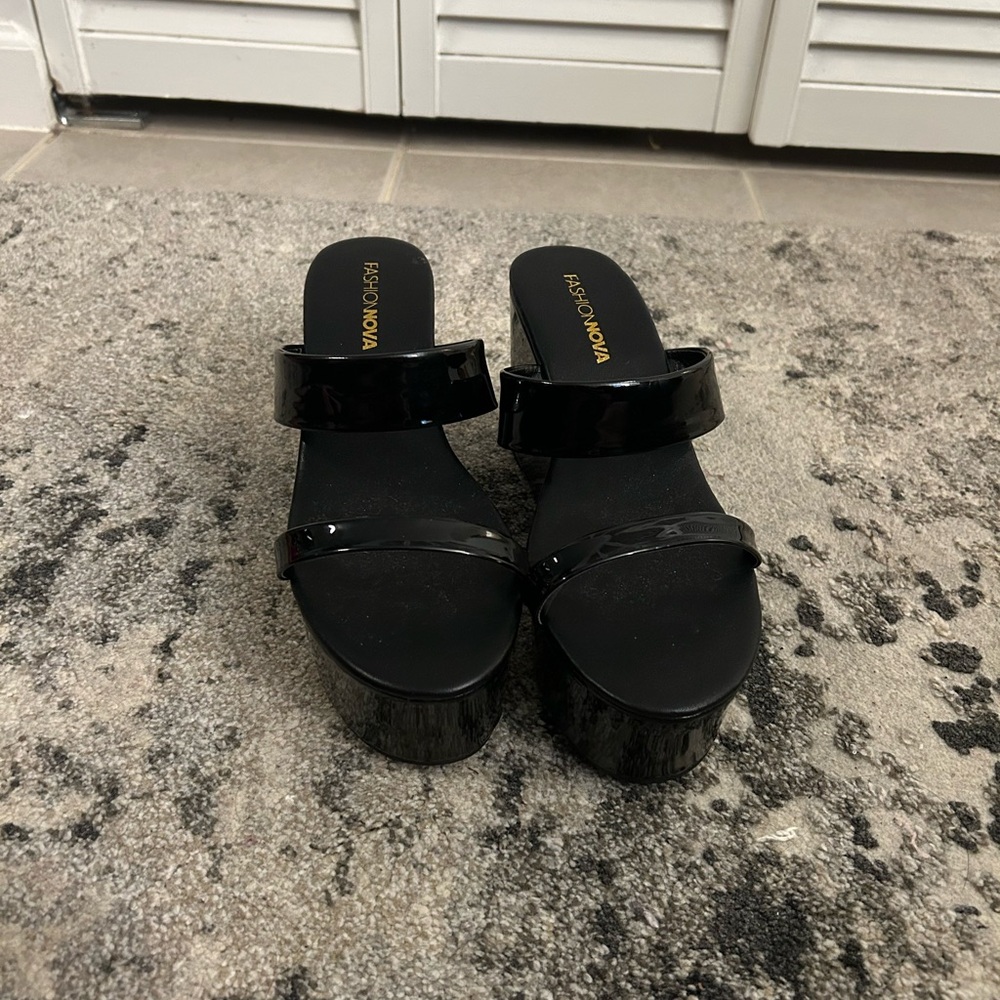 Vince Camuto Glossy Black Platform Sandals (Never Worn)